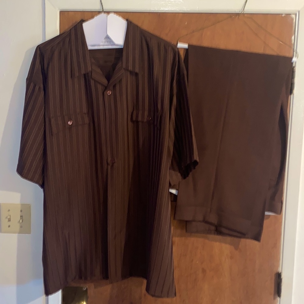 A nice brown 2pc short sleeve summer suit set